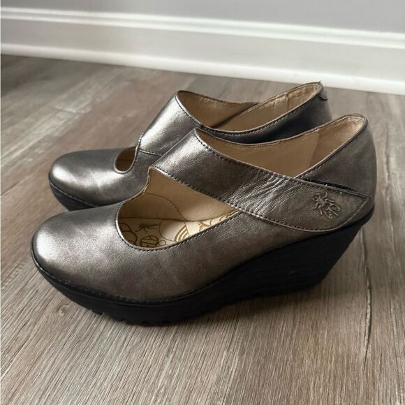 Fly London Metallic Silver Yasi Wedge Mary Jane Style Shoes Size Eur 38 Size 7.5 - Picture 3 of 12